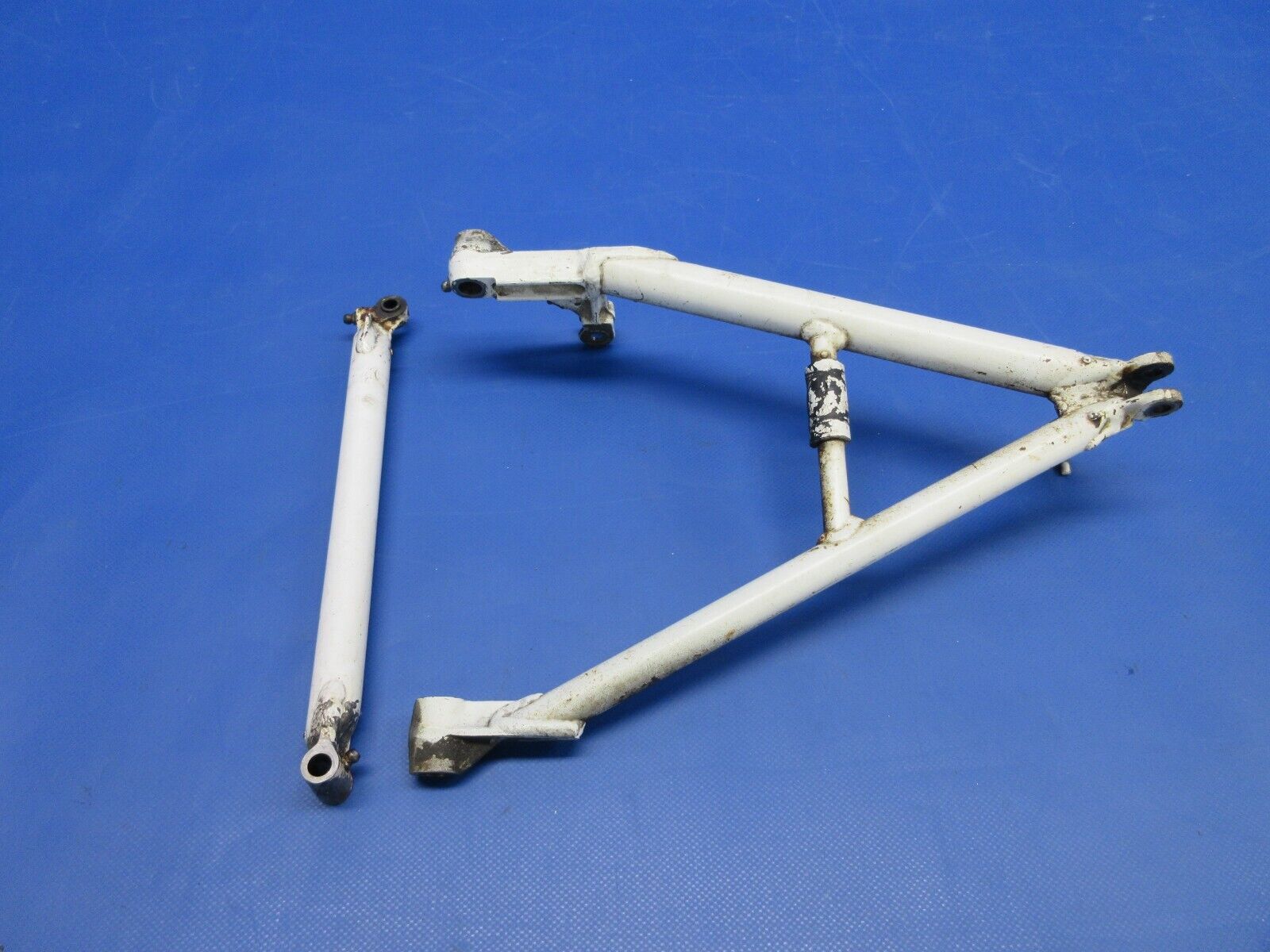 Beech 95 / D95A Travel Air Nose Gear Retract Brace Assy 95-824018 (0524-1165)