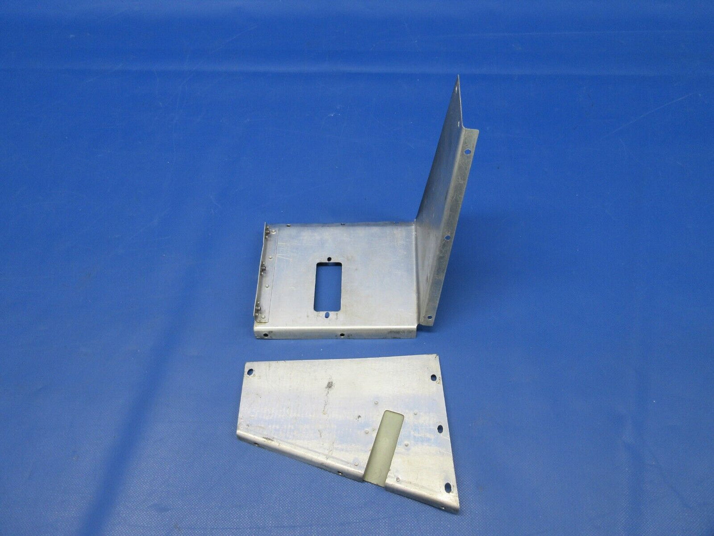 Beech 95 / D95A Travel Air Control Console Box P/N 95-324006-13 (0524-1163)