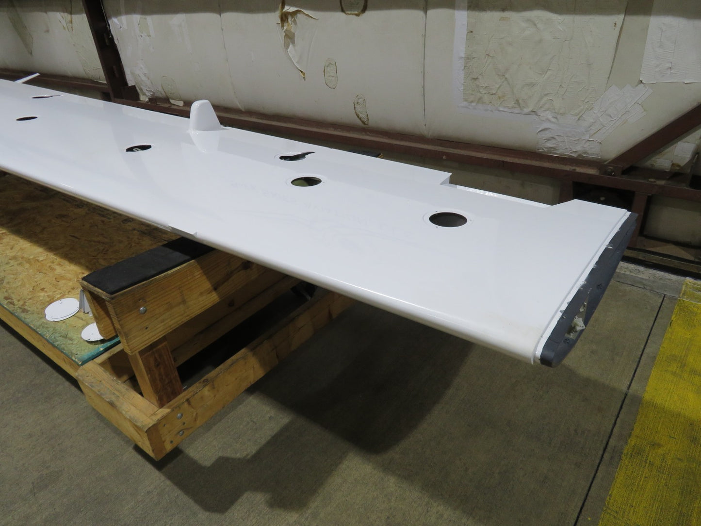 2001 Diamond DA-40-180 Right Hand Wing S/N 40.044 (0326-98)9