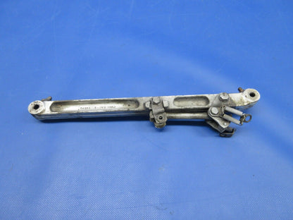 Piper PA-23-250 Aztec Main Gear Upper Link Assy P/N 16190-00 (0624-858)