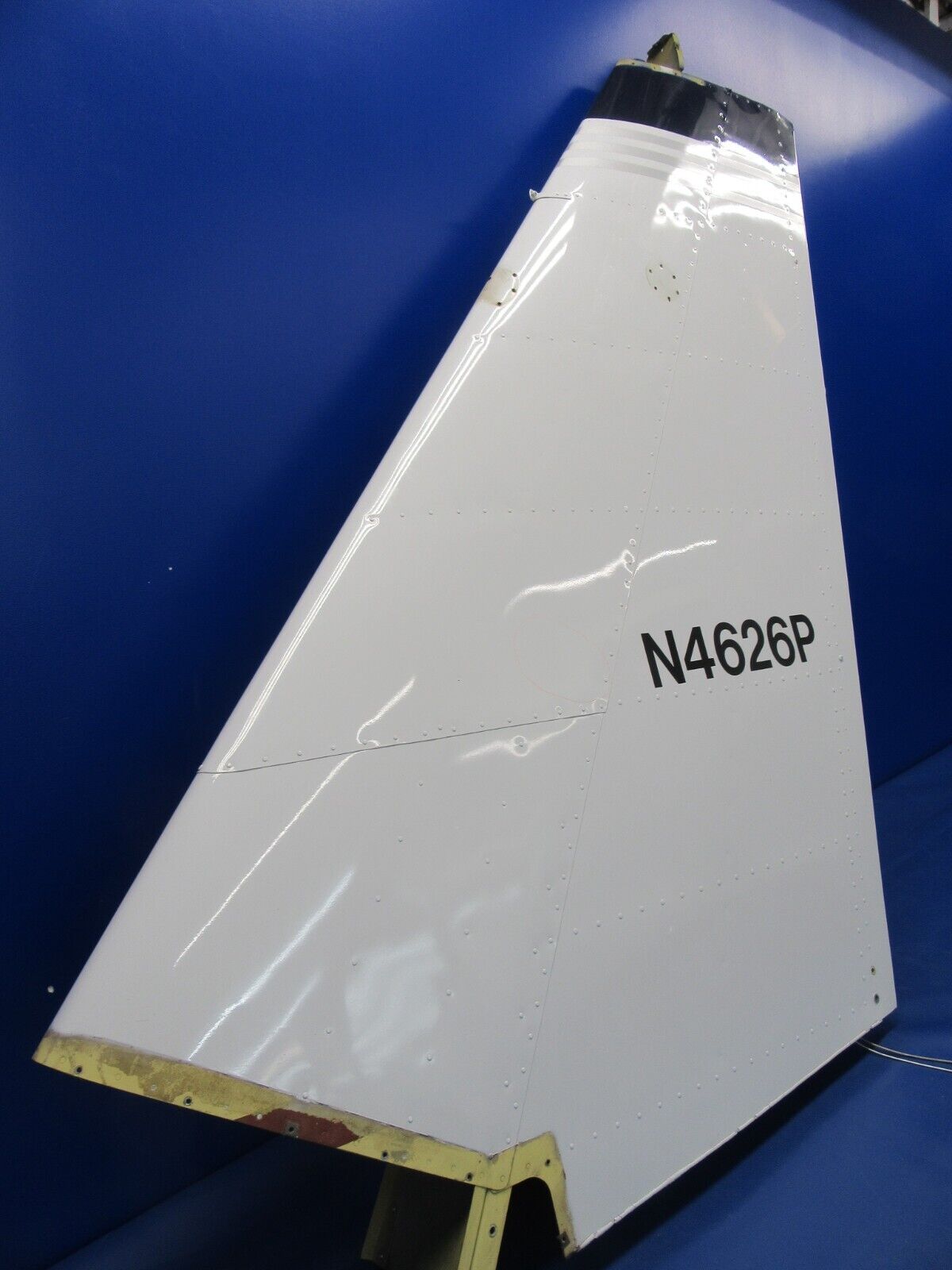Piper PA-23-250 Aztec Vertical Stabilizer / Fin Assy P/N 16200-00 (0424-02)