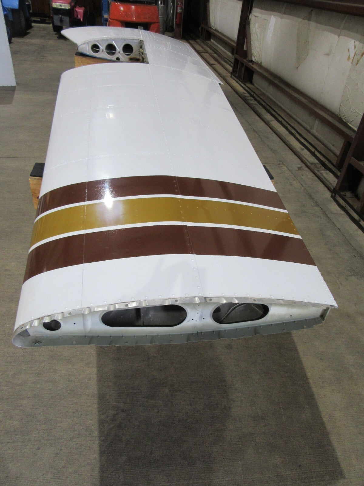 1977 Piper PA-28R-201T Arrow LH Wing P/N 35630-920 (0822-103)2