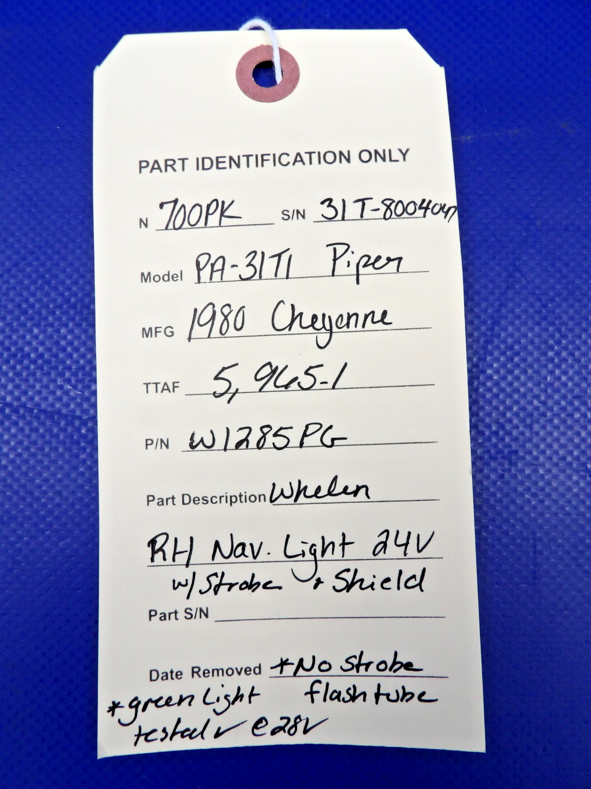 Piper Cheyenne Whelen RH Nav Light 24V w Strobe + Shield P/N W1285PG (0626-1517)11