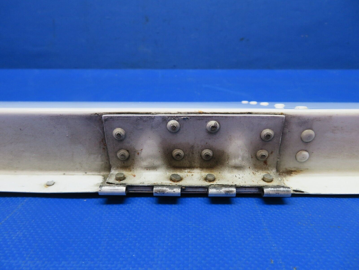 Piper PA-34-200T Seneca II LH Stabilator Trim Tab 95864-00  (0524-1723)