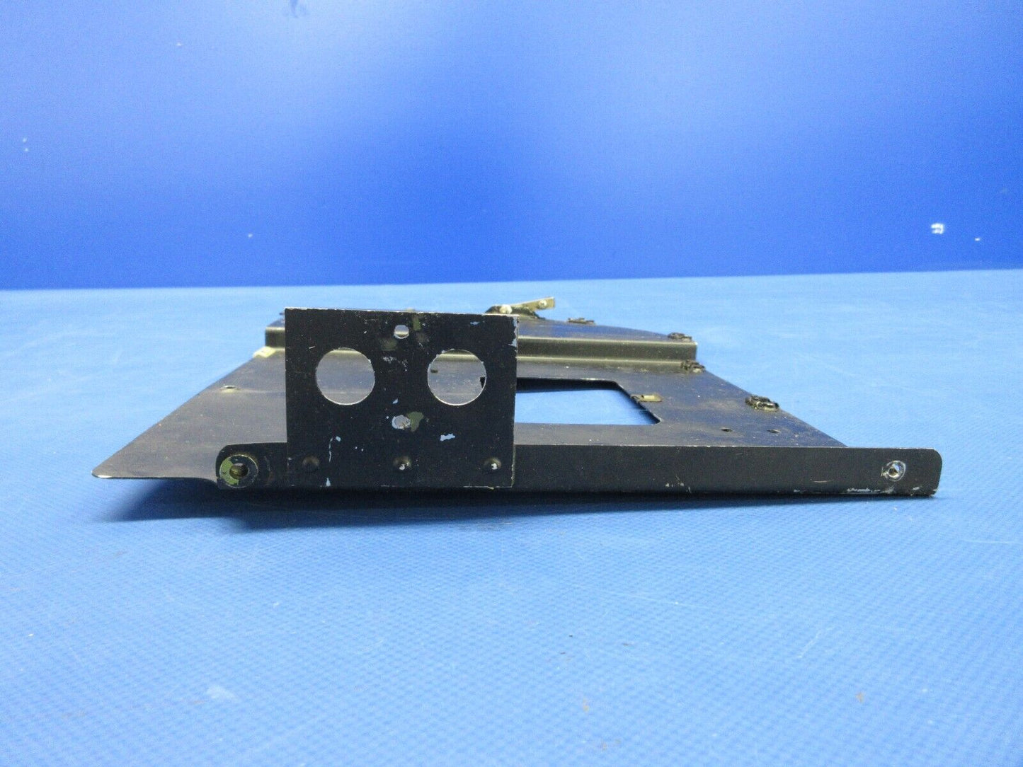 Piper PA-23-250 Aztec Pedestal Plate Assy RH P/N 17736-03 (0624-864)