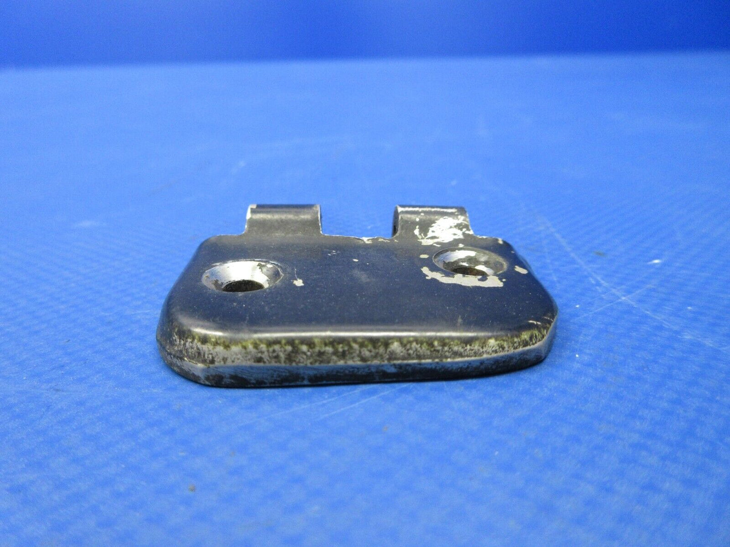 Cessna 180 / 180K Cabin Door Hinge Lower RH FWD P/N 0711037-11 (0624-1219)