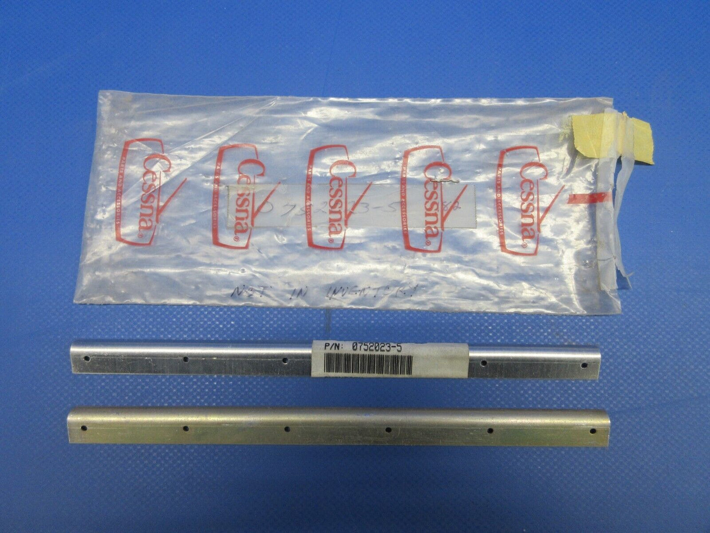 Cessna 182 Air Intake Duct Top / Bottom Retainer P/N 0752023-5 NOS (0424-1280)