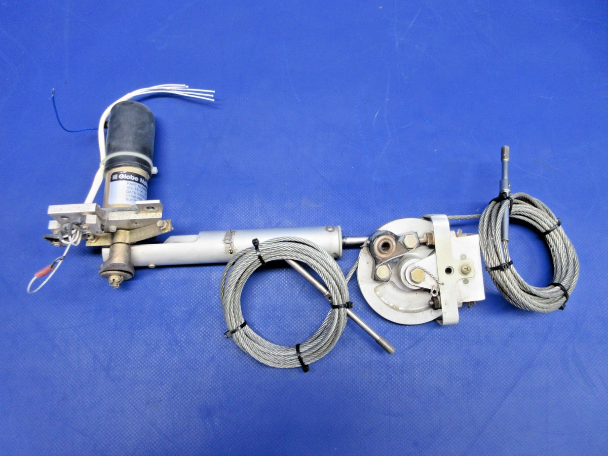 Cirrus SR22 Globe Motors Roll Trim Motor 24V P/N 317A386 TESTED (0926-737)1