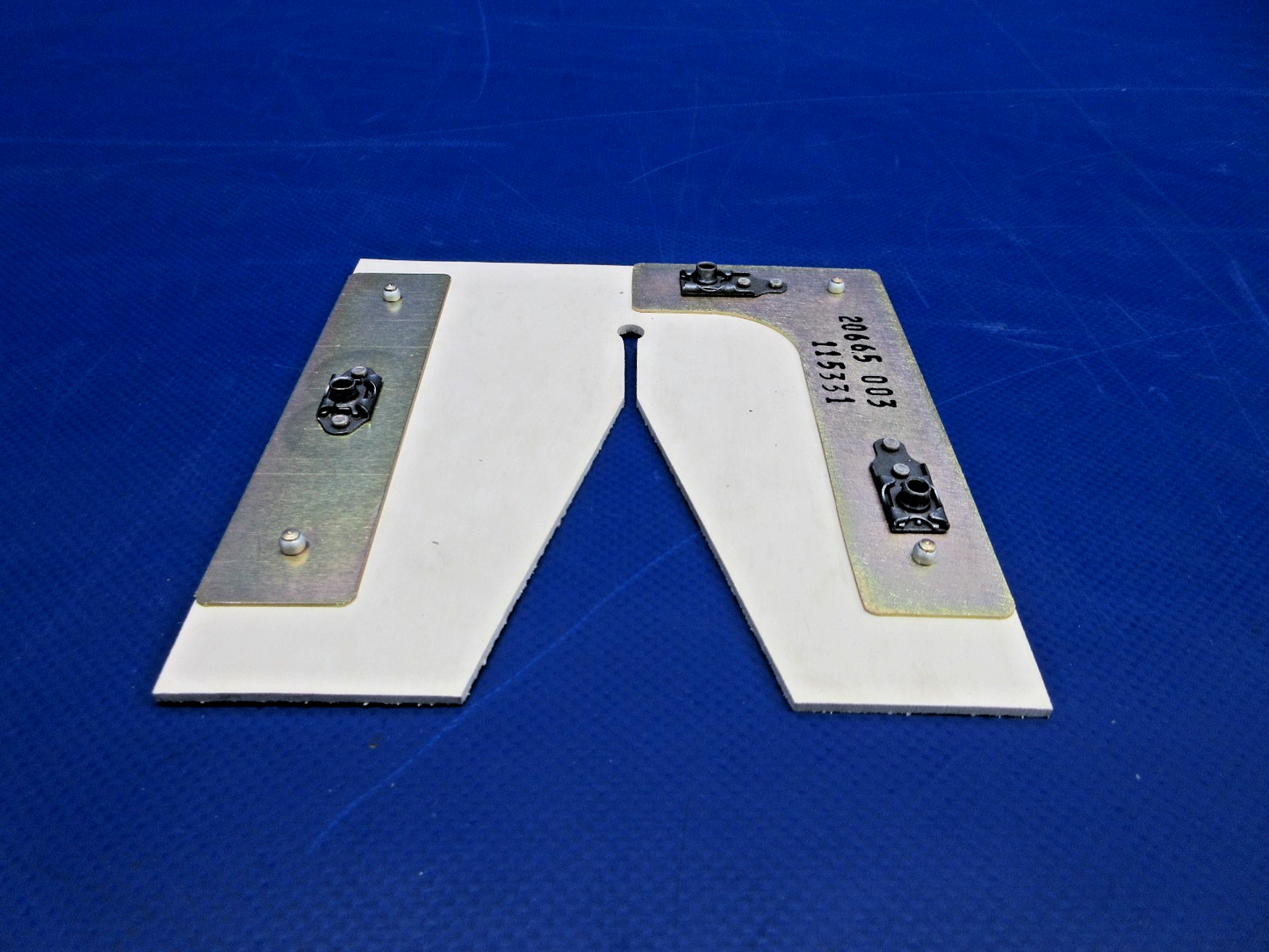 Cirrus SR20 / SR22 Nose Landing Gear AFT Cowl Seal P/N 20665-003 NOS (0426-742)10