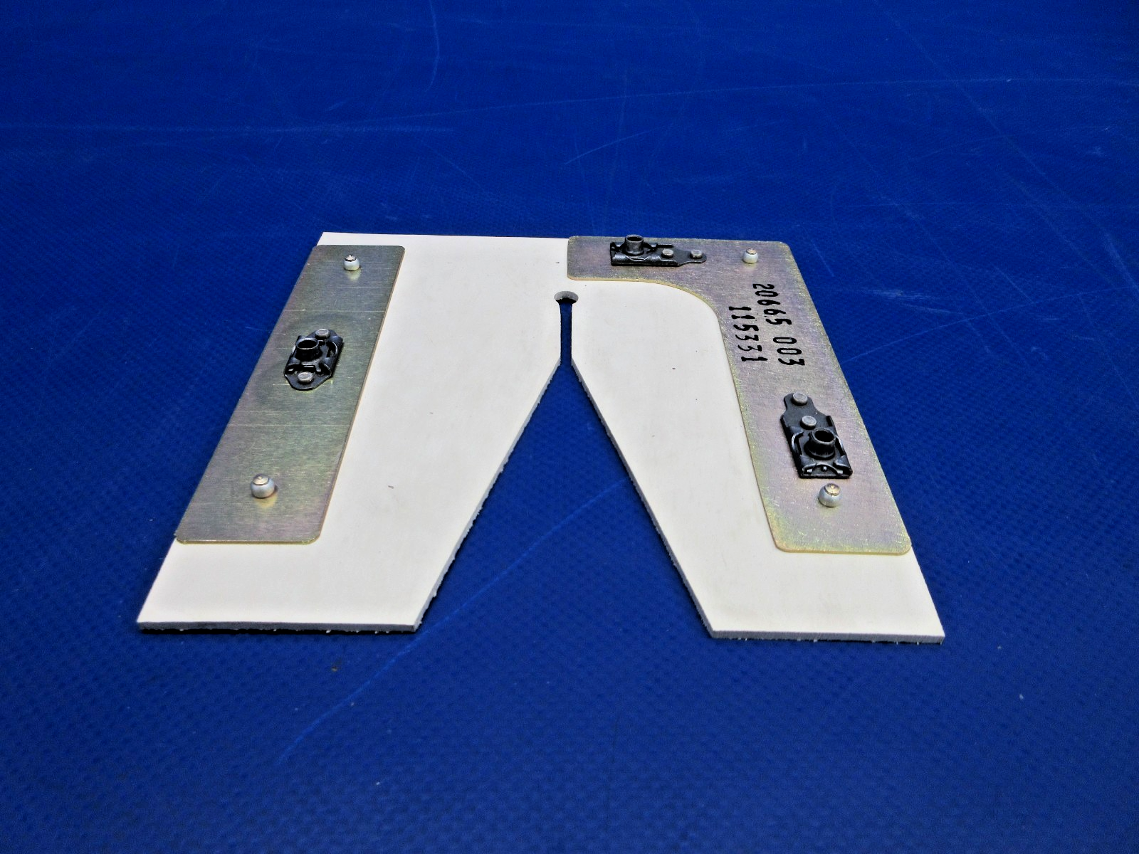Cirrus SR20 / SR22 Nose Landing Gear AFT Cowl Seal P/N 20665-003 NOS (0426-742)10