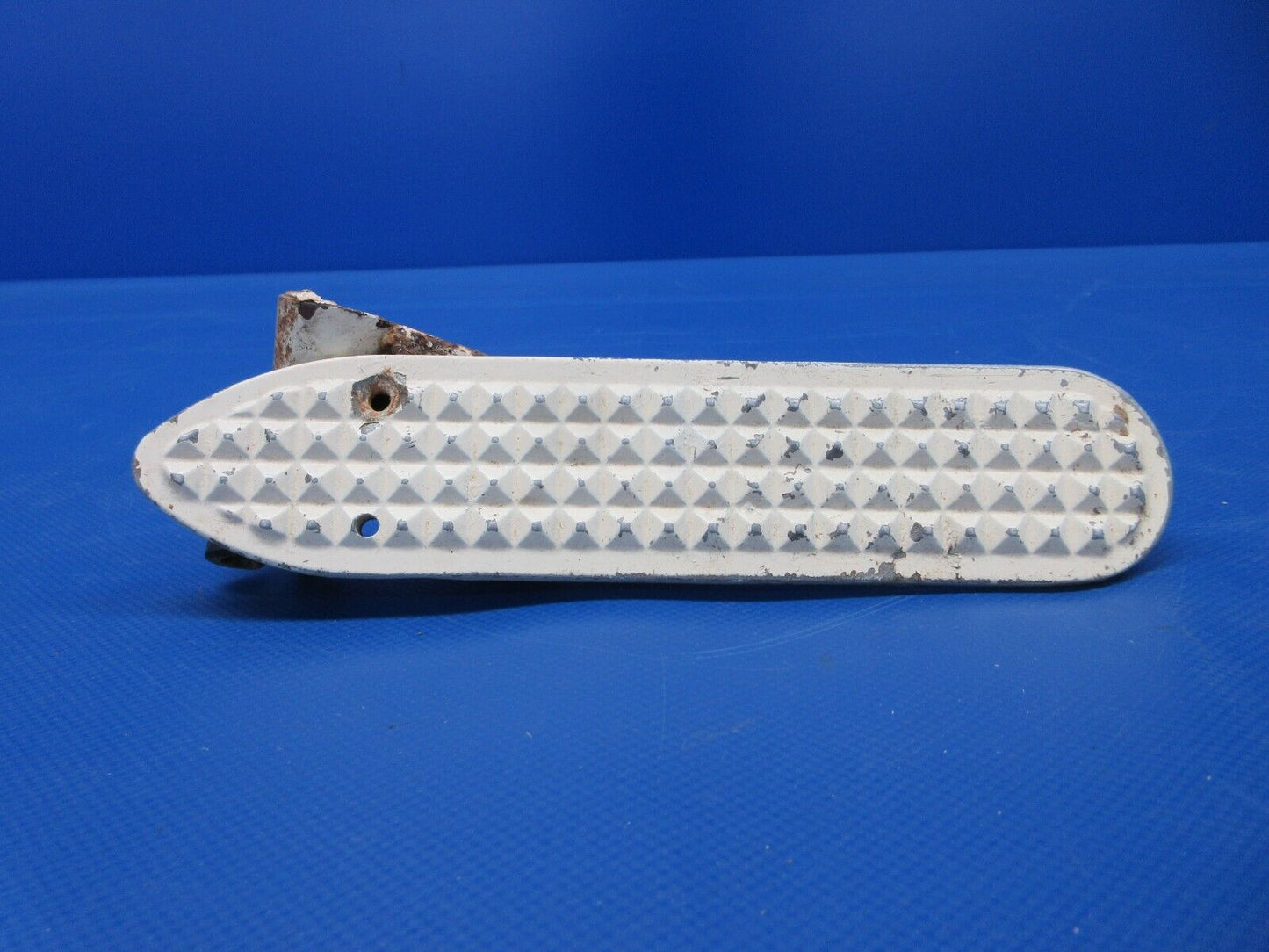 Cessna Cabin Step Assy w/ Bracket RH P/N 0541154-495 (0324-713)