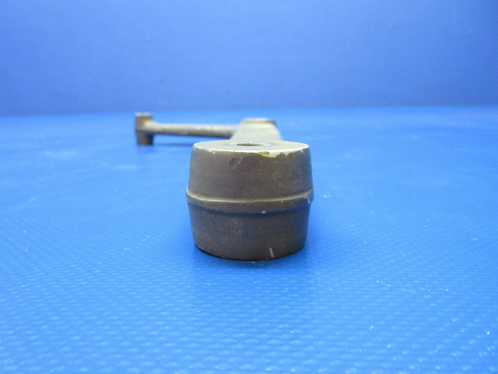 Cessna 210 Seat Pivot Bracket P/N 0514060-6F (1124-1375)3