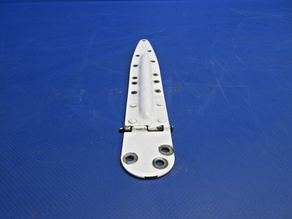 Cessna 172 / 172RG RH Cabin Door Upper Hinge P/N 0511280-2 (0926-874)8