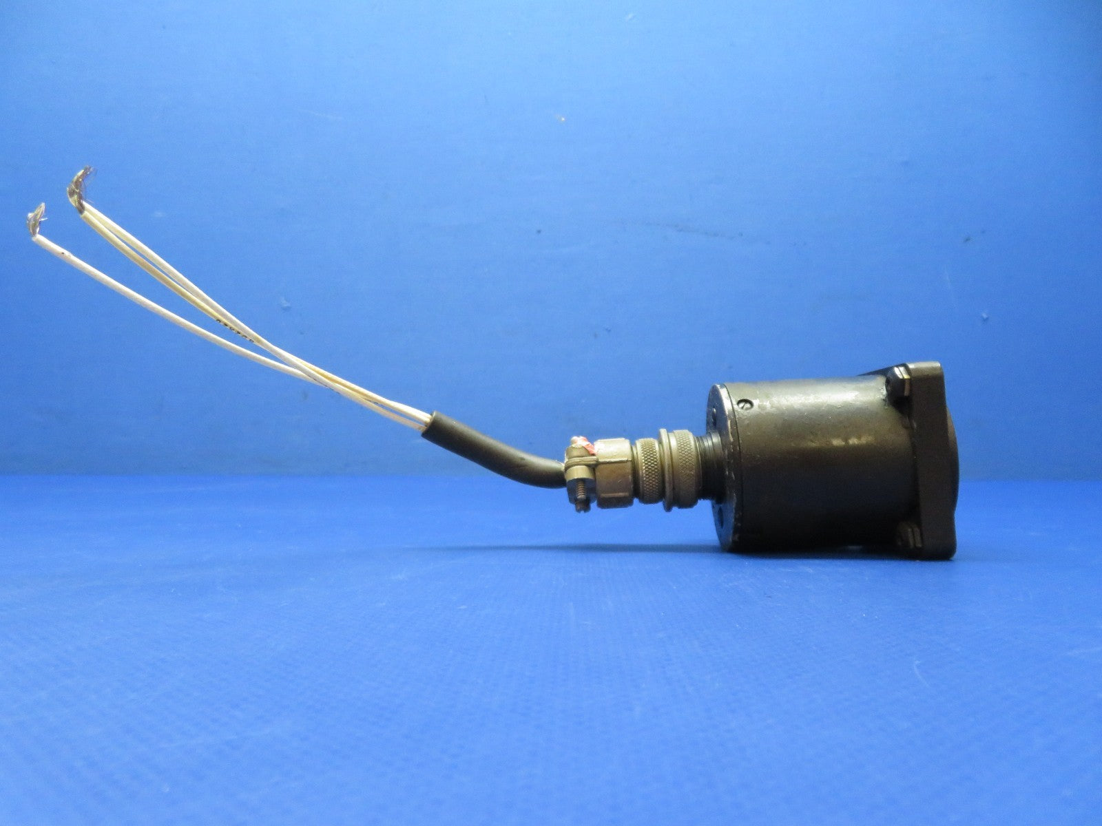 Cessna 421 Outside Air Temperature Gauge w/ Connector CM2628L1 TESTED (0326-165)6