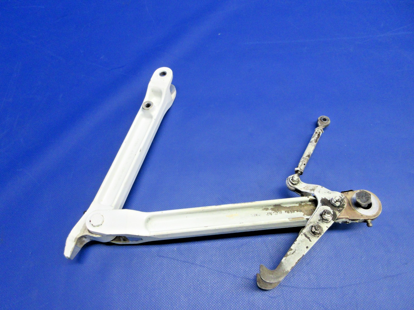 Cessna 310 / 310I Main Gear Links & Uplock Hook LH P/N 0841103-7 (0326-937)1