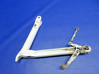 Cessna 310 / 310I Main Gear Links & Uplock Hook LH P/N 0841103-7 (0326-937)1