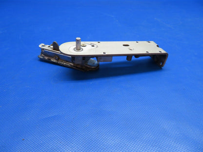 Beech C24R Sierra Hartwell Catch Assy Baggage Door P/N H2532-9 (0624-1782)