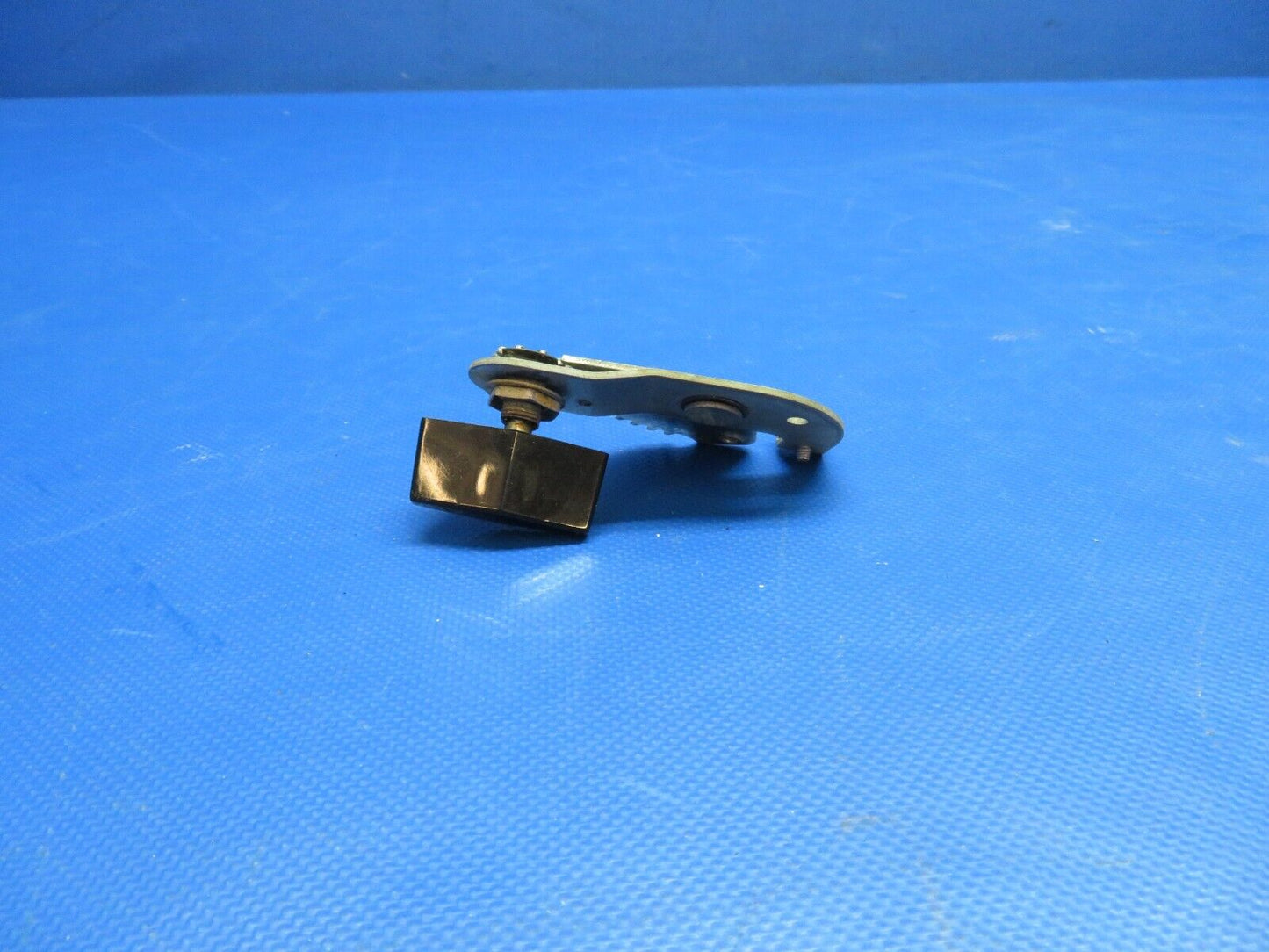 Mooney M20E Cabin Cooling Control w/ Knob Crank P/N 2228 (0824-1729)