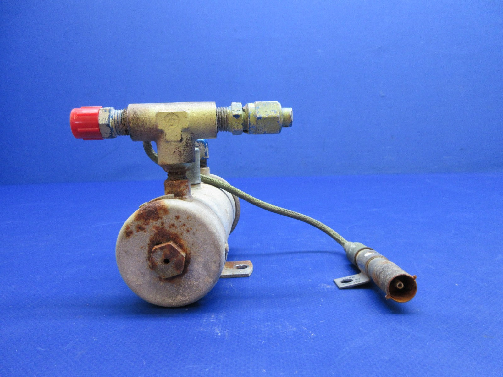 Globe GC-1B Swift Bendix Electric Fuel Pump 12V P/N 476-410 TESTED (0426-824)3