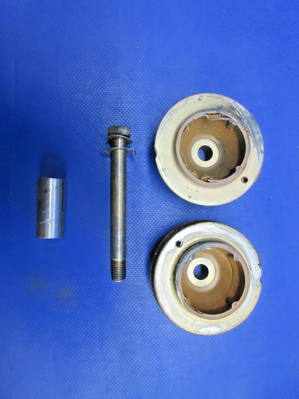 Cirrus SR22 Lord Engine Shock Mount P/N J-9612-43 & J-9612-44 SET (0926-794)5