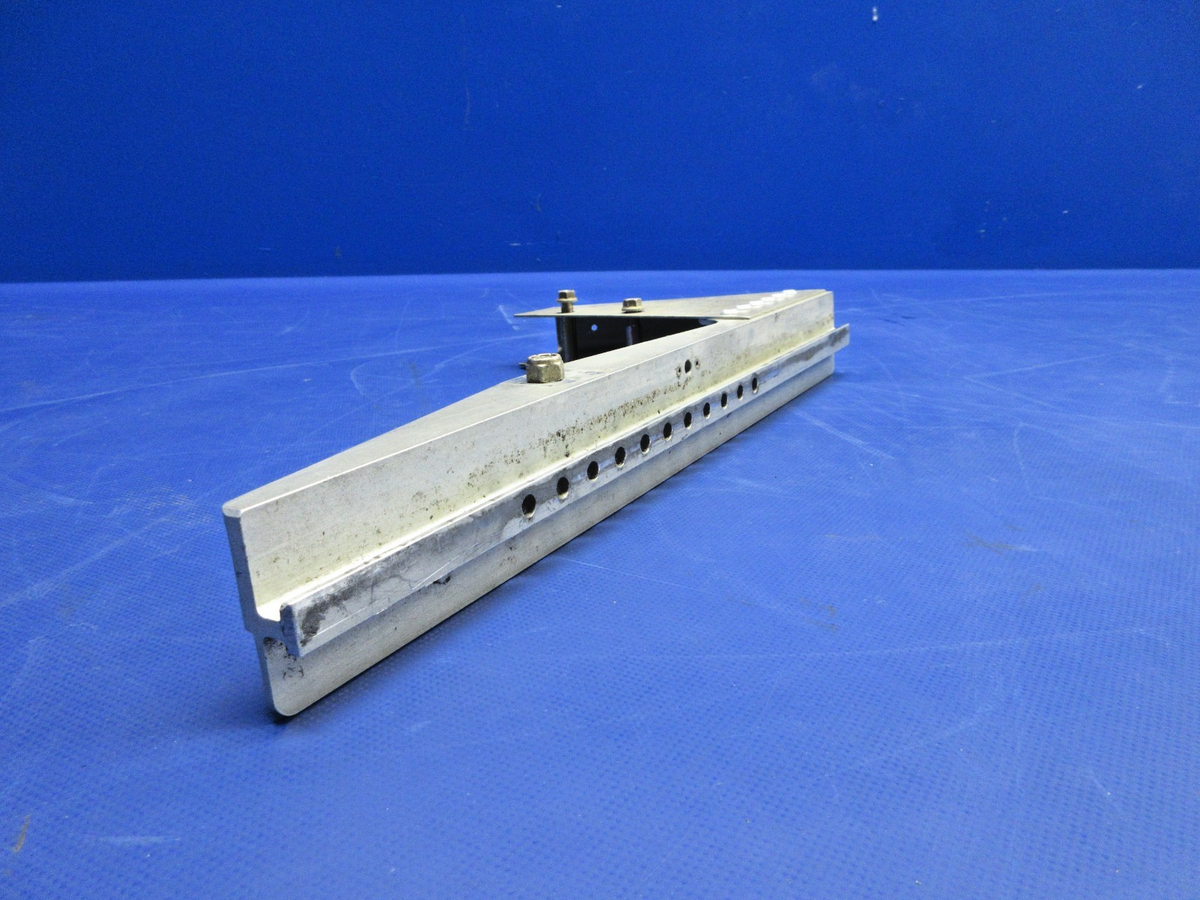 Cirrus SR22 Pilot Seat Track LH & RH P/N 12490-009, 12490-010 (0926-831)6