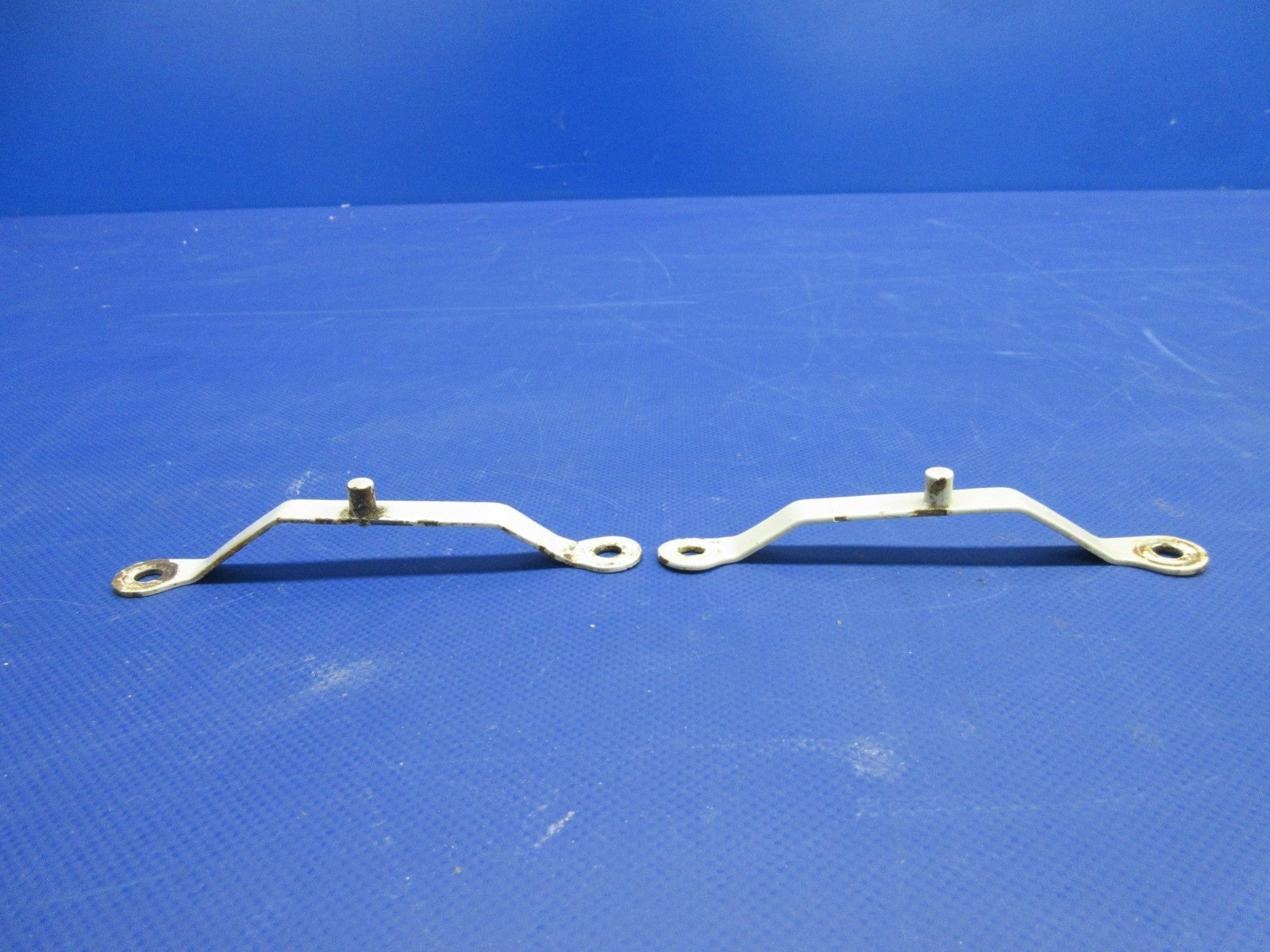 Globe Landing Gear Stop Brackets P/N 11-313-2997L &-2997R LOT OF 2 (0326-781)10