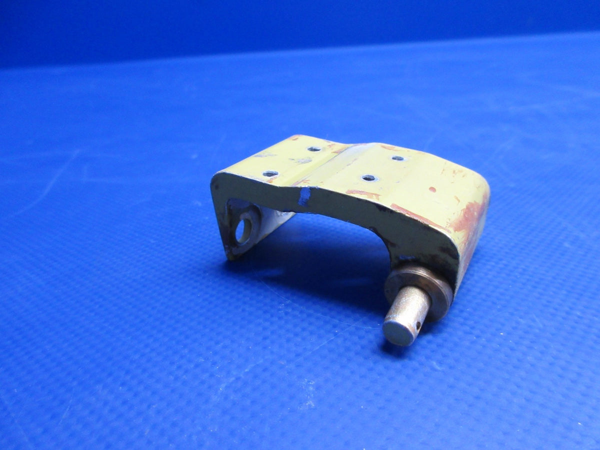 Beech 95-B55 Baron Cabin Door Upper Hinge 35-400018-12 (0926-862)9