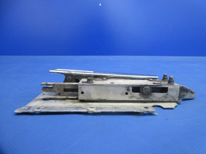 Cessna 177 / 177B Cardinal Cabin Door Latch Assy RH P/N 1717039-4 (0824-1039)