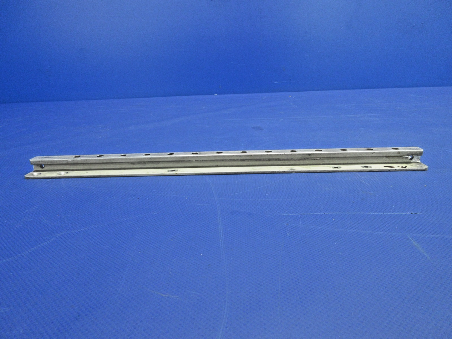 =Beech D95A Travel Air Rear Seat Center Seat Track P/N 95-420016-23 (0326-731)2
