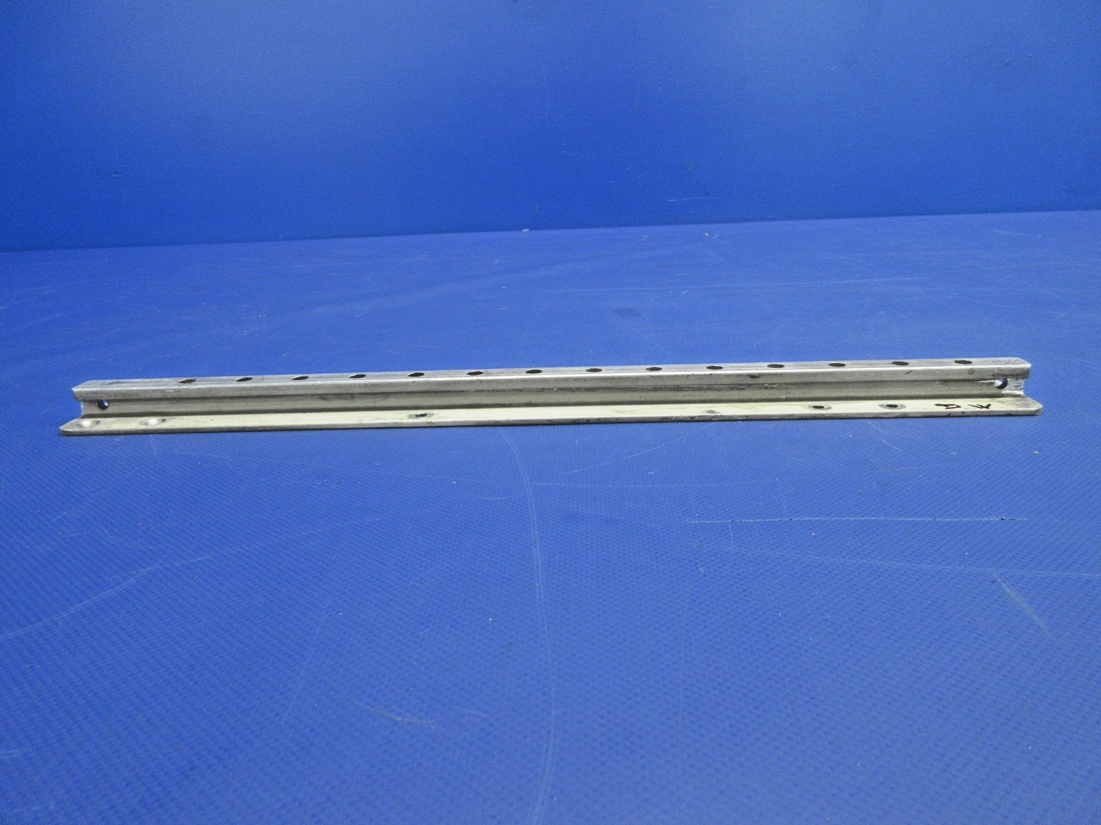 =Beech D95A Travel Air Rear Seat Center Seat Track P/N 95-420016-23 (0326-731)2