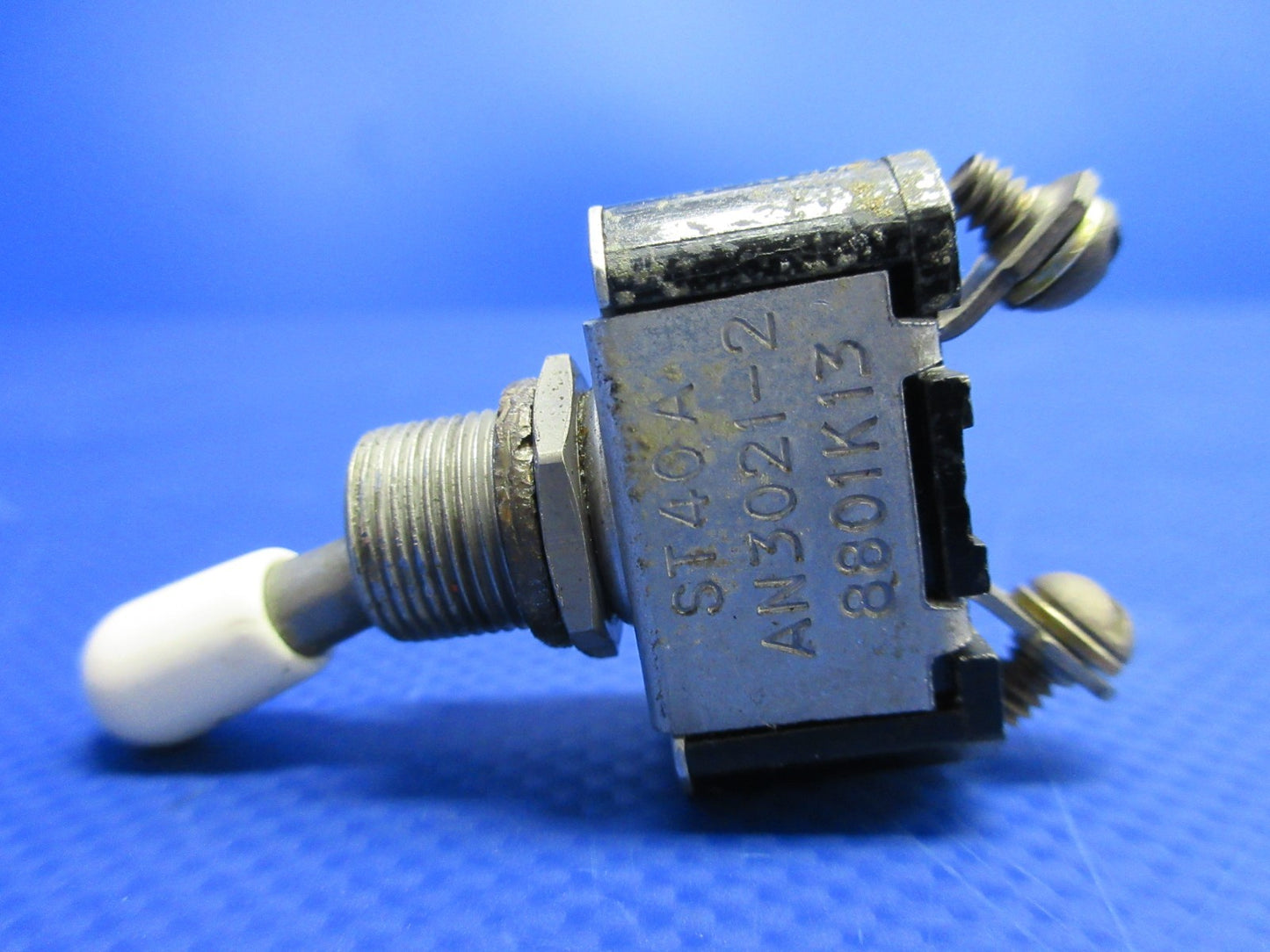 Cessna 310 / 310I Cutter-Hammer Toggle Switch P/N AN3021-2 LOT OF 3 (0326-815)3