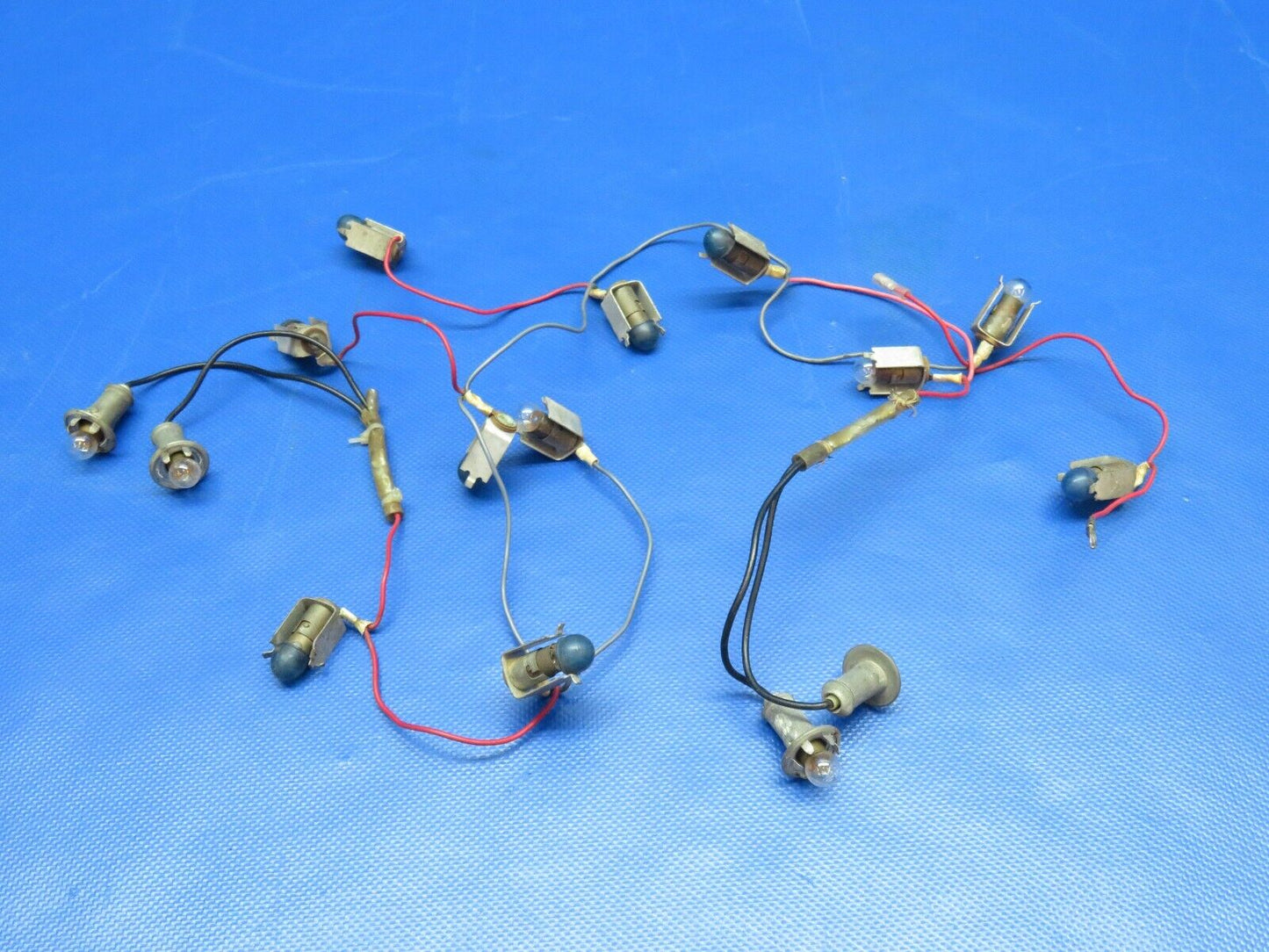 Piper PA-28R-200 Instrument Lamp Holder Assy P/N 565-516 LOT OF 15 (1223-1095)