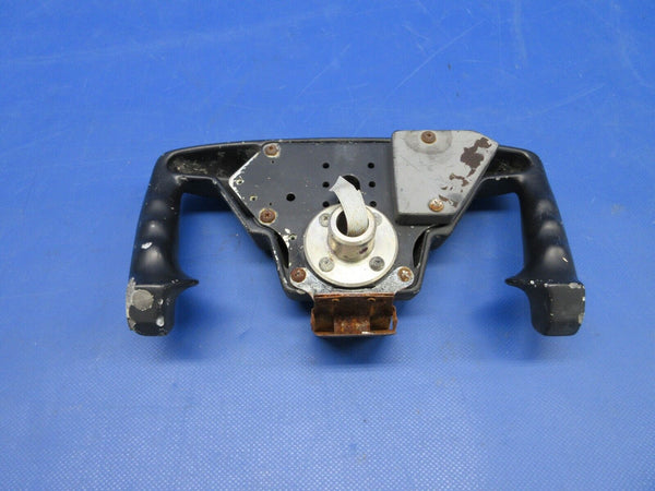 Cessna 172 Control Wheel Assembly P/N 0760019-5 (0524-1358)