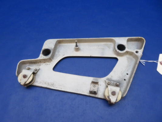 Cessna RH Seat Pedestal Cast # 0514035-190 (0426-147)0