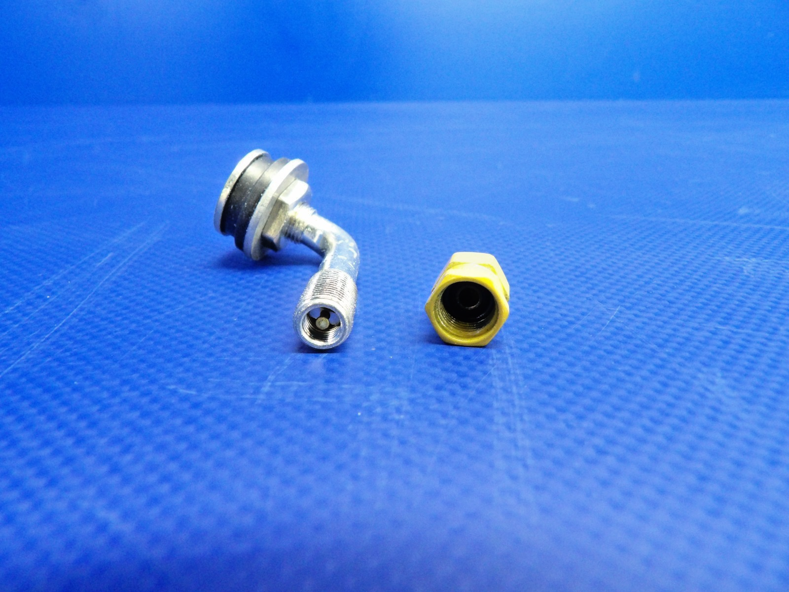 Beech King Air Nose Wheel Valve Stem P/N 50-300010-111 NOS (0426-1267)8