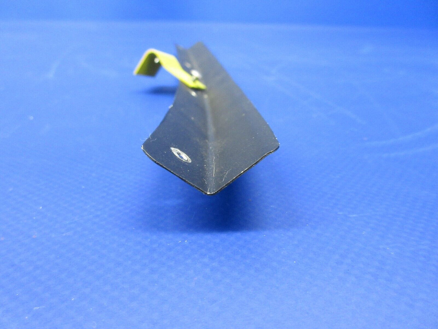 Piper PA-28-181 Co-Pilot Center Window Retainer Top & Sides 76264-00 (1224-2042)