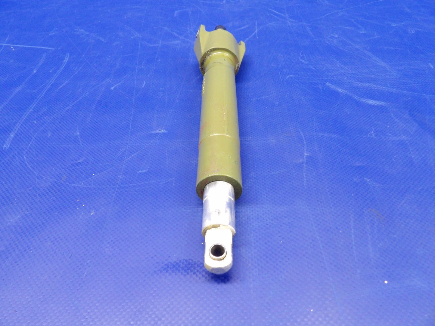 Beech 95 / D95A Travel Air Right Hand Flap Actuator P/N 45-521212-15 (0326-400)8