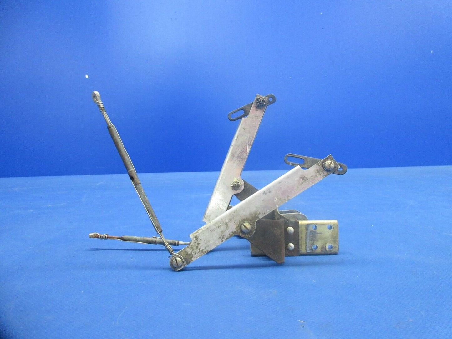Cessna 177 / 177B Steering Bungee Link Assy & Pivot Support 1767065-1 (0924-707)