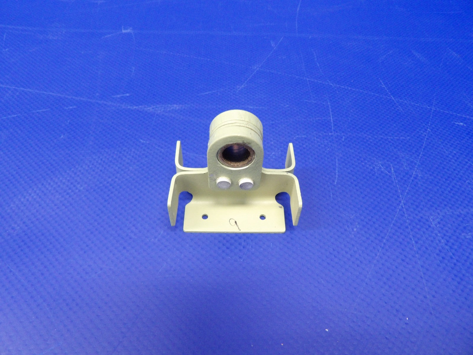 Cessna 150 / 152 Vertical Fin Middle Hinge Half w/8130 0431010-7 NOS (0426-1234)4