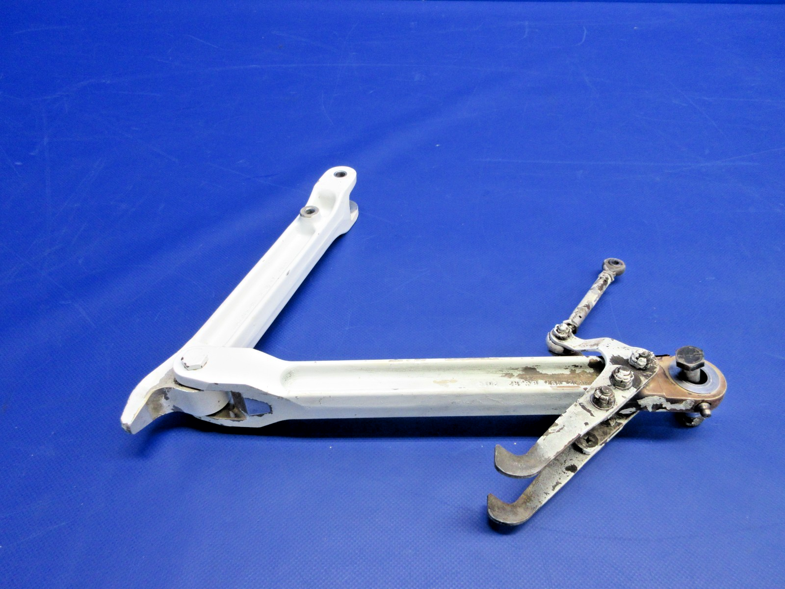 Cessna 310 / 310I Main Gear Links & Uplock Hook LH P/N 0841103-7 (0326-937)0