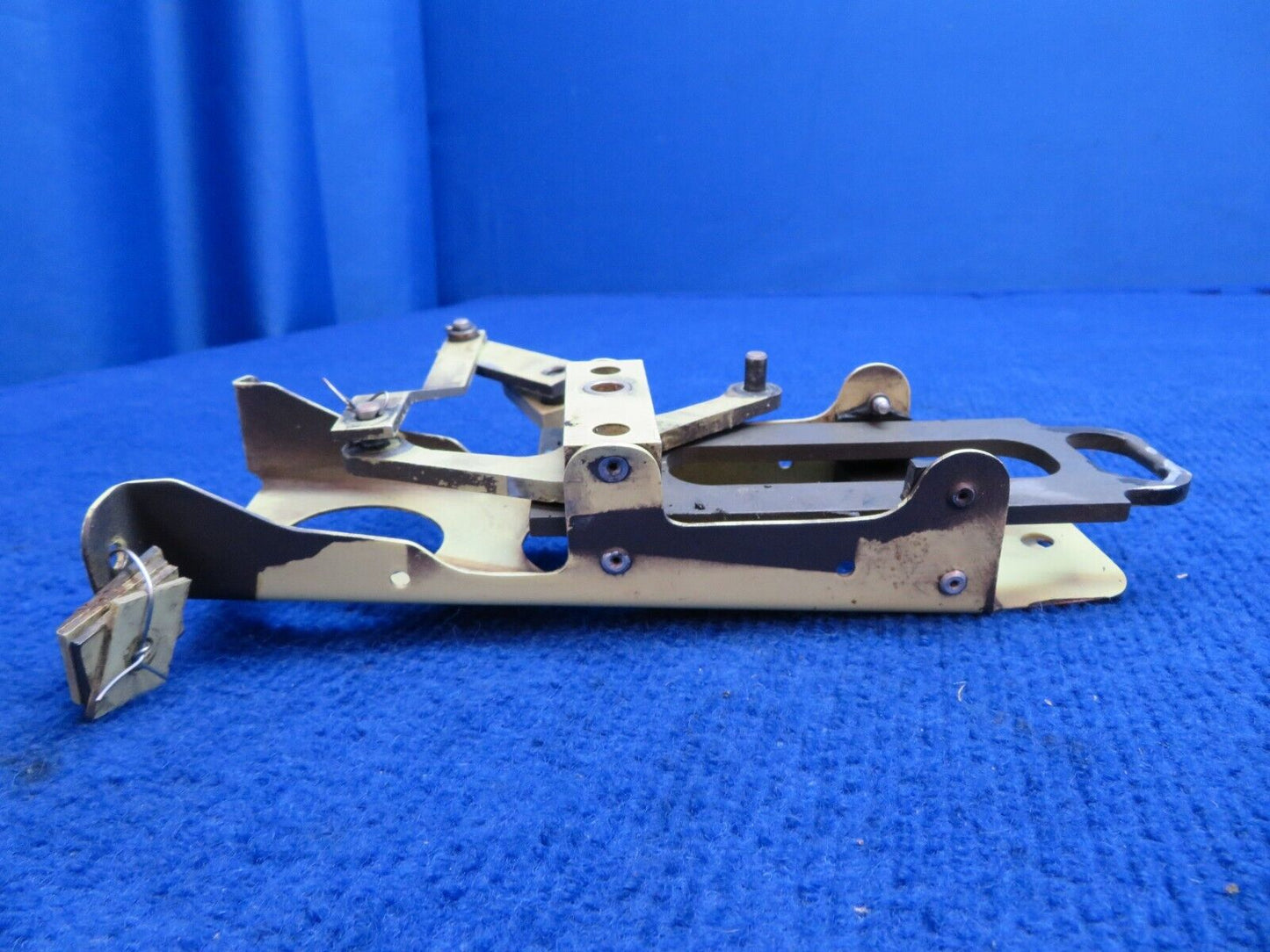 Socata TB-10 FWD LH Box Assy Door Latch Mechanism P/N 25025004 (0722-351)