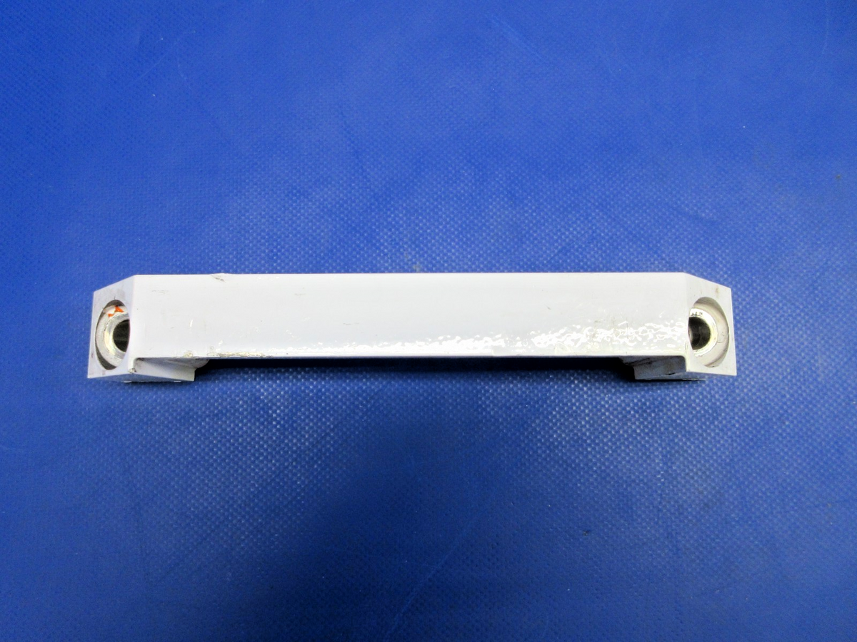 Cirrus SR22 Main Gear Lower Attach Clamp P/N 17079-001 (0926-787)1