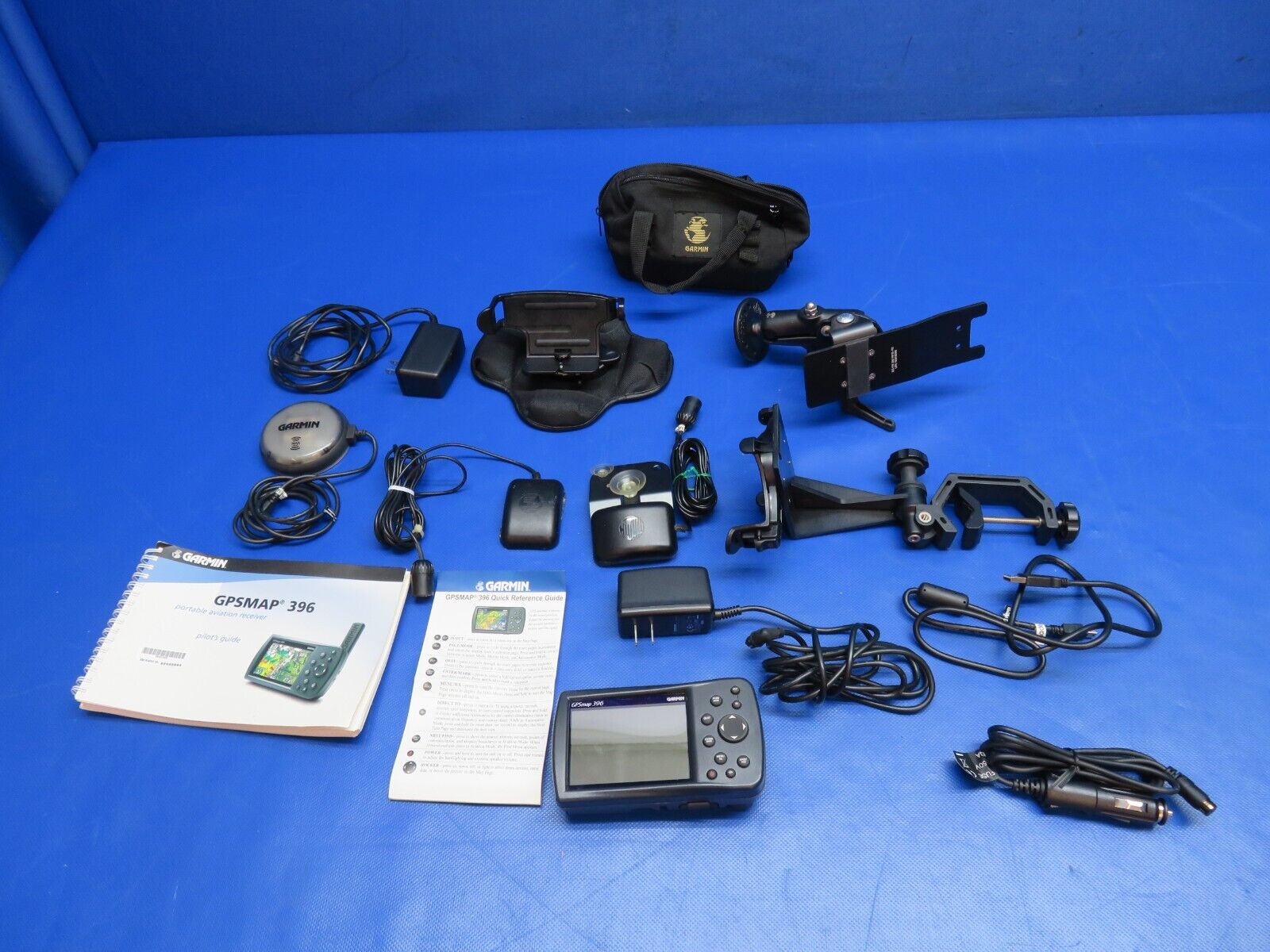 Garmin GPSmap 396, GXM30 Antennas, Brackets, Cords & Manuals LOT (0524-1706)