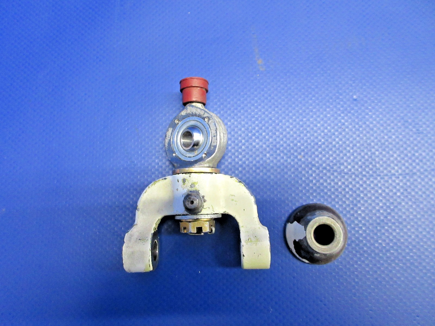 Beech 95 / D95A Travel Air Nose Gear Steering Yoke P/N 35-825007 (0326-811)1