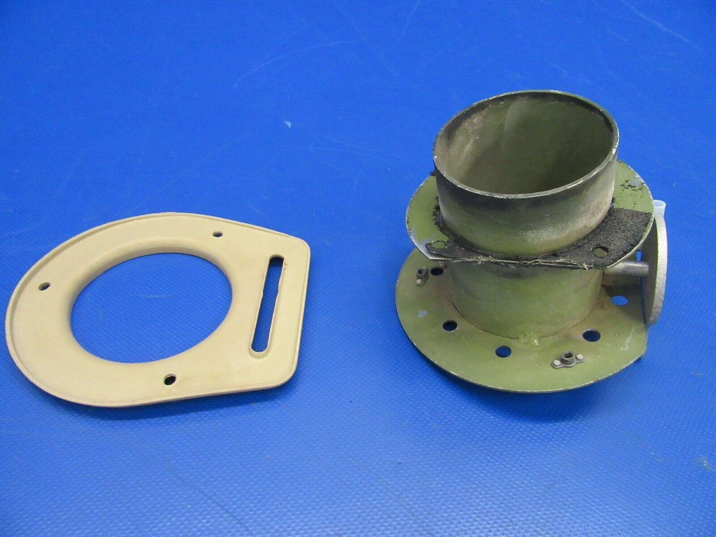 Piper Cherokee 6 Vent Air Assy AFT LH & Retainer Ring Tan P/N 68556-000 (0819-65