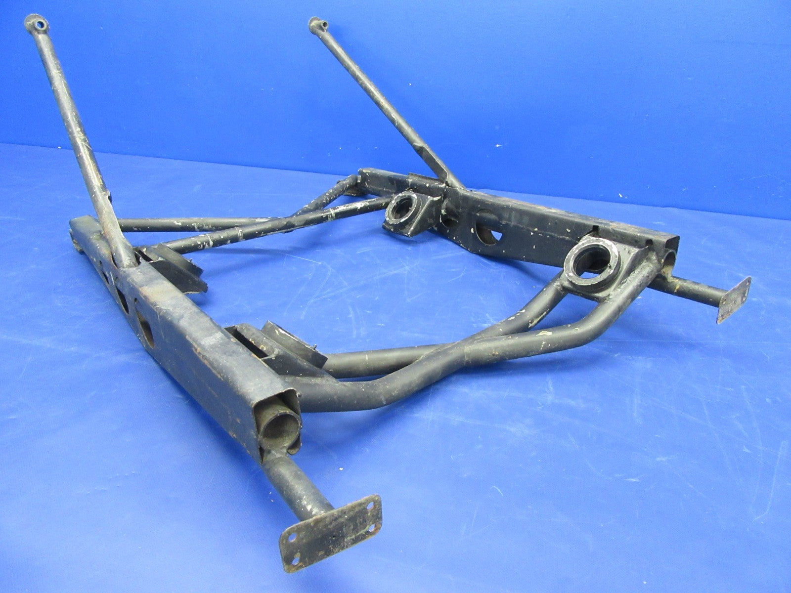 Beech 95-B55 Baron Engine Mount P/N 96-910005-75 LH or RH (0326-46)9