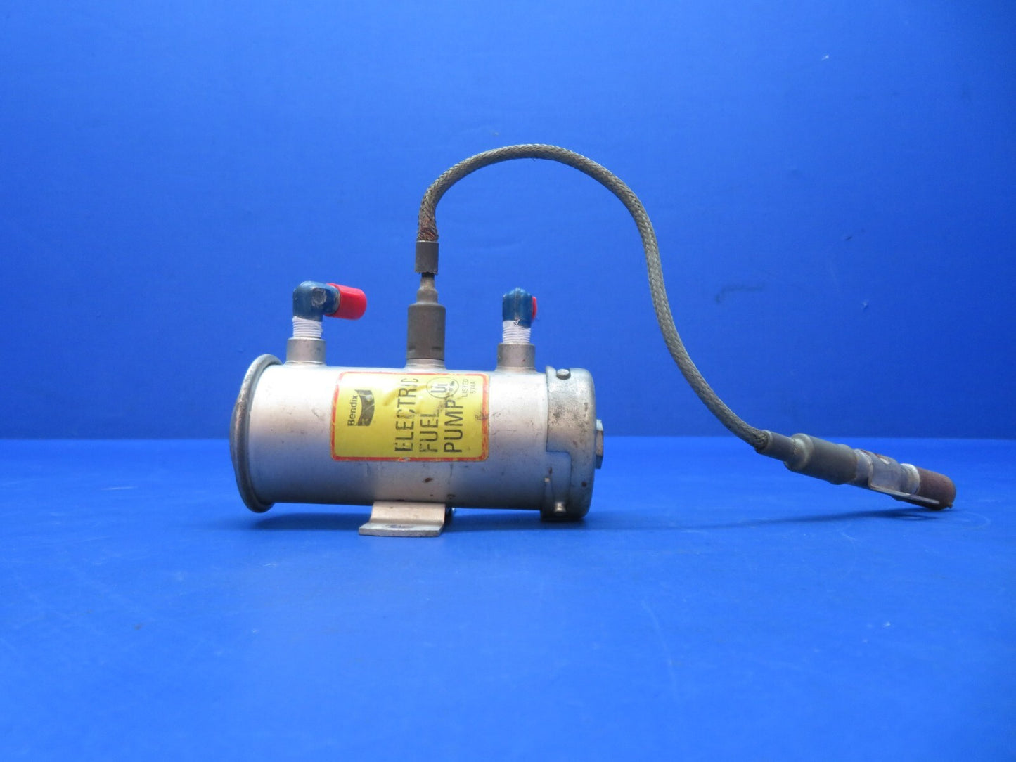 Cessna 401 Bendix Electric Fuel Pump 14V P/N 476411, 574A (0623-357)0