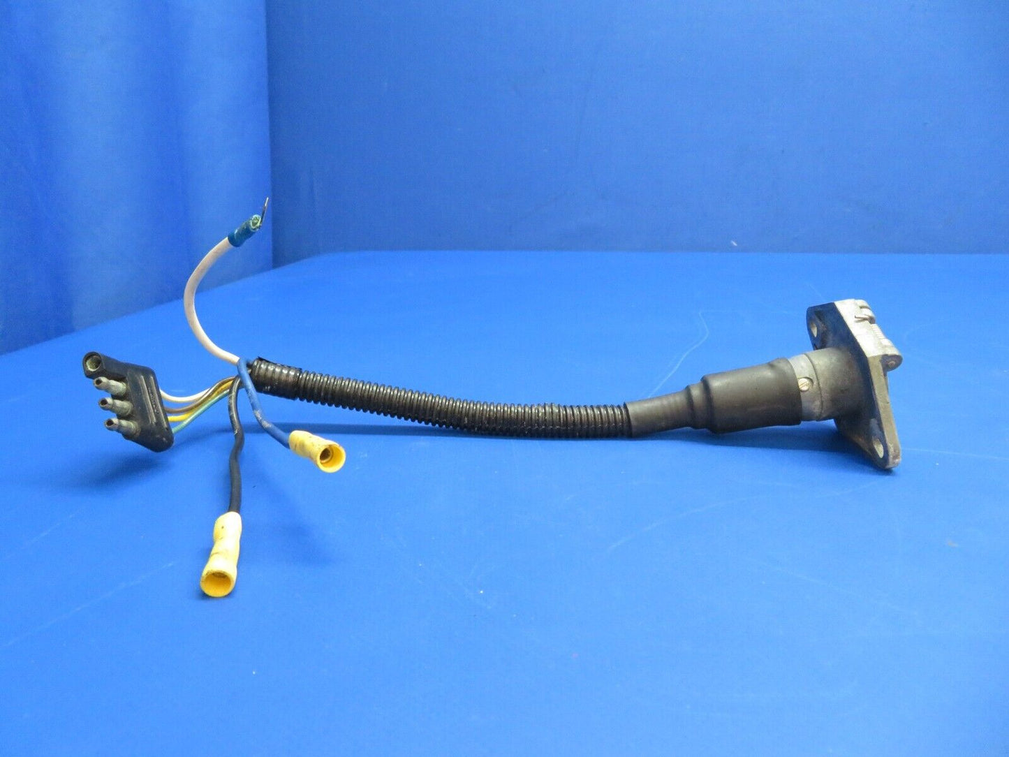 Piper 28R-200 Arrow Pollak Auxiliary Power Receptacle P/N 62227-00 (1022-592)