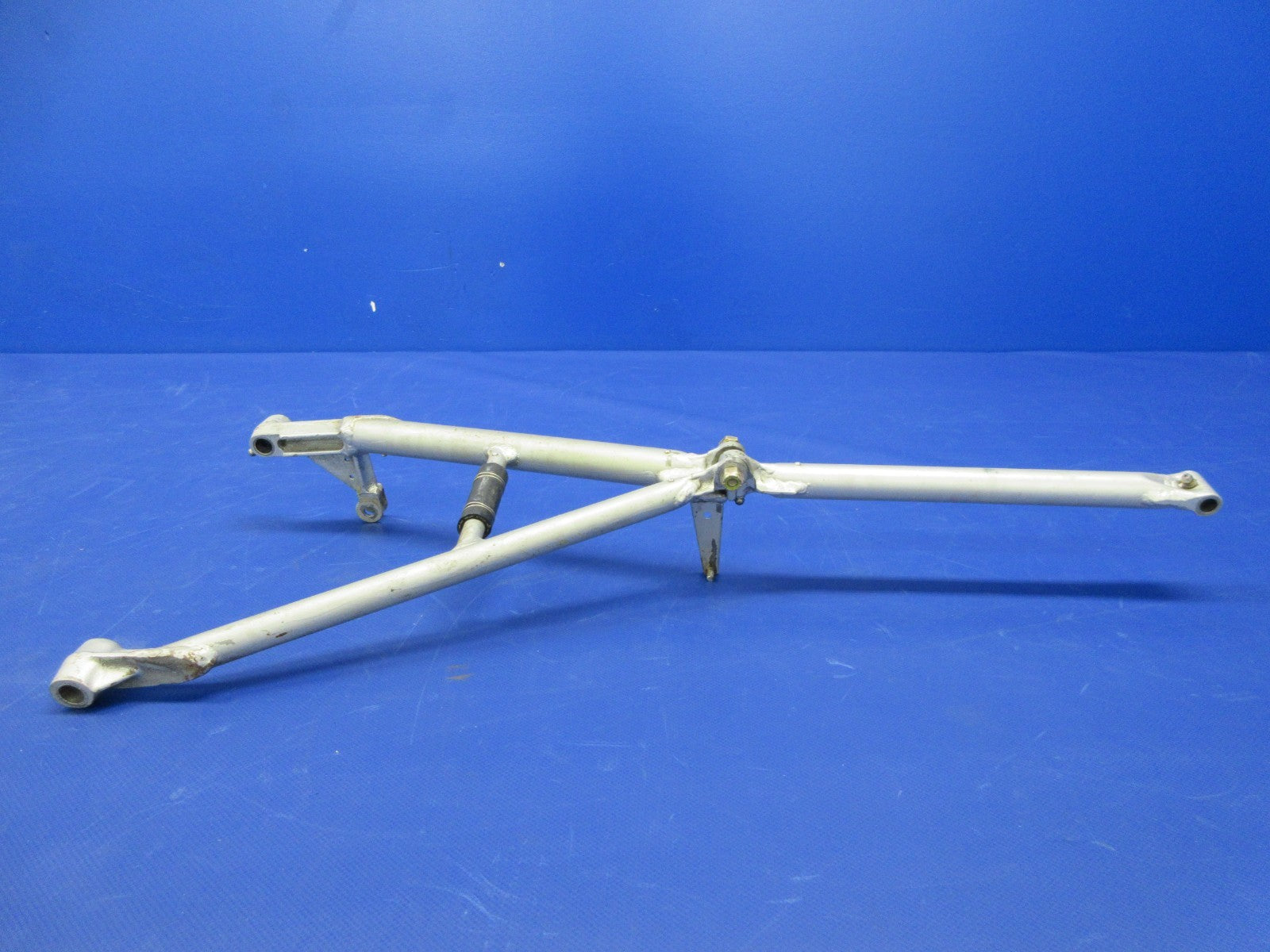 Beech D95A Travel Air Nose Gear Retract Drag Leg + Brace (0326-845)4
