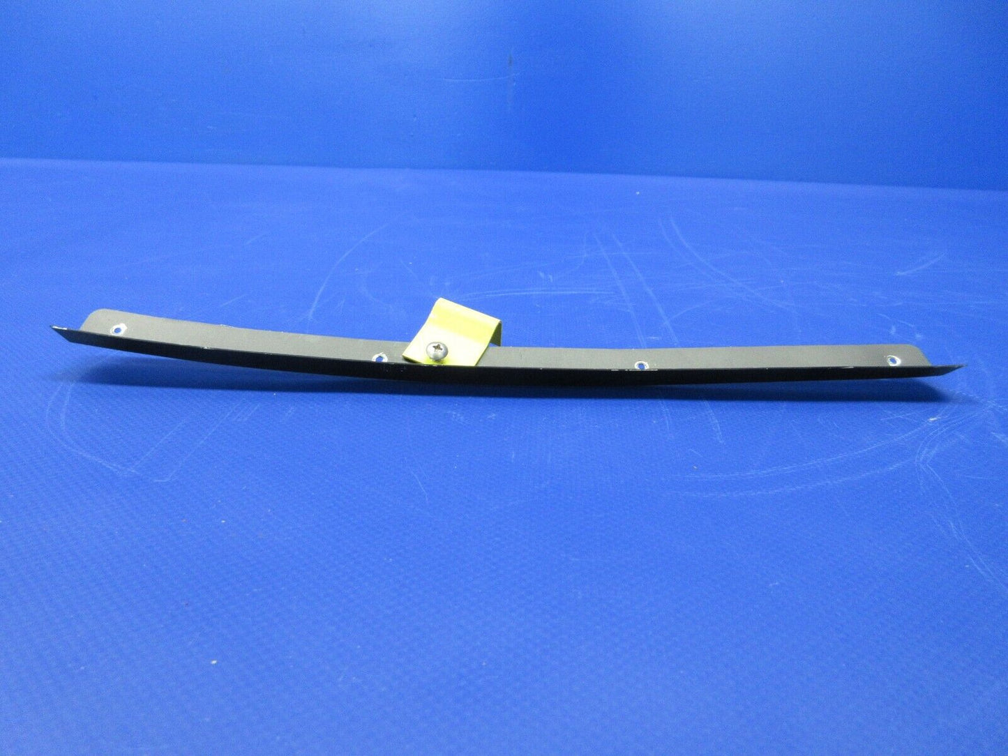 Piper PA-28-181 Co-Pilot Center Window Retainer Top & Sides 76264-00 (1224-2042)